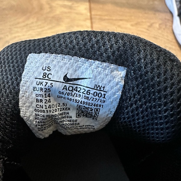 Nike 8c toddler shoes - Picture 4 of 5